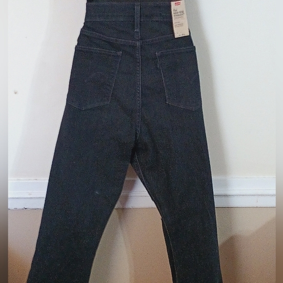 Levis 724 High Rise Straight Cropped Distressed Black Jeans, Size 16 - Picture 7 of 11